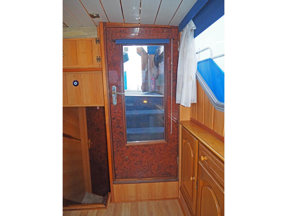 Saloon, Accommodation